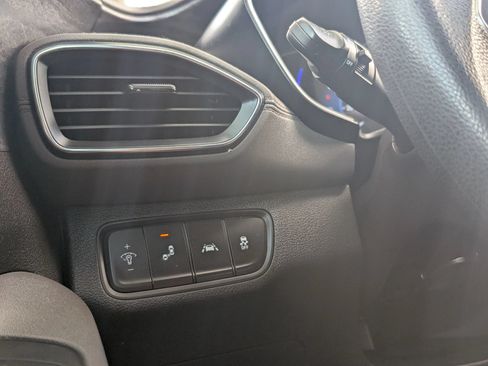 Used 2019 Hyundai Santa Fe SEL FWD image 30