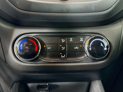 Used 2023 Chevrolet TrailBlazer LS FWD image 16