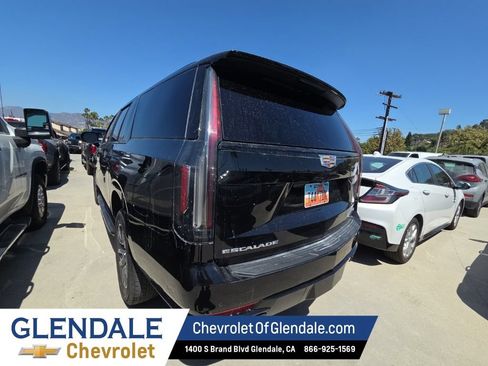 Used 2024 Cadillac Escalade ESV Sport AWD/4WD image 3