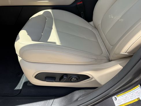 Used 2023 Jeep Grand Cherokee Limited RWD image 29