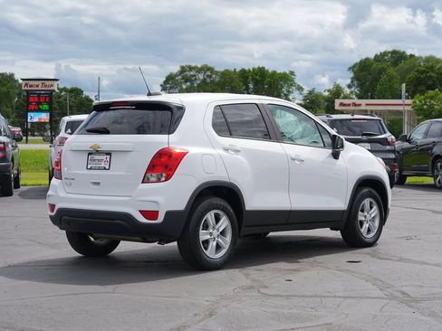 Used 2017 Chevrolet Trax LS w/ Fleet Convenience Package AWD/4WD image 3