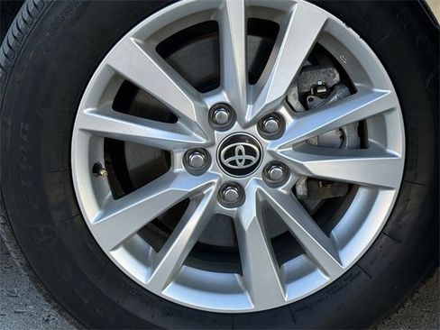 Used 2025 Toyota Camry LE image 10