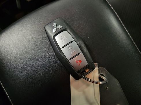 Used 2022 Mitsubishi Outlander ES FWD image 16