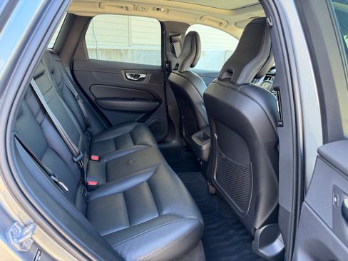 Used 2019 Volvo XC60 T5 Momentum w/ Premium Package AWD/4WD image 28