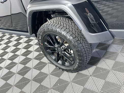 Certified 2024 Jeep Gladiator Sport image 42