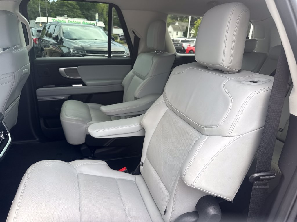 Used 2025 Ford Expedition Max Platinum w/ Driver's Package AWD/4WD image 18