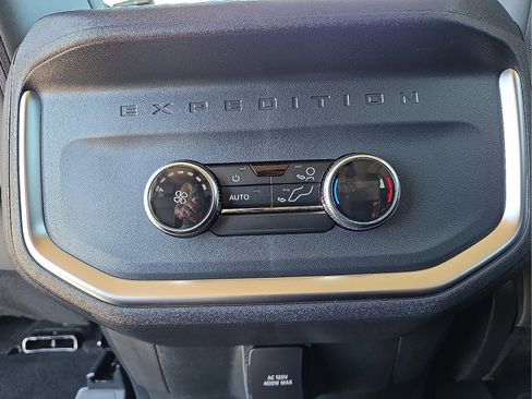 New 2025 Ford Expedition Active image 15