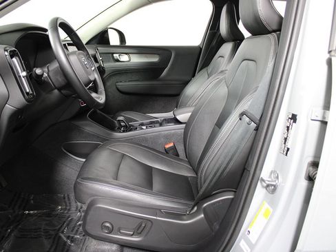 Used 2024 Volvo XC40 B5 Core AWD/4WD image 9