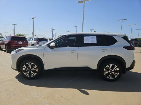 Used 2023 Nissan Rogue SV FWD image 4