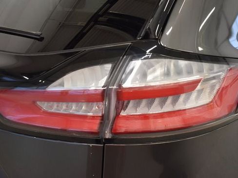 Used 2019 Ford Edge SE AWD/4WD image 12
