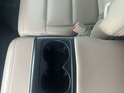 Used 2022 Ford Explorer XLT w/ Equipment Group 202A image 22