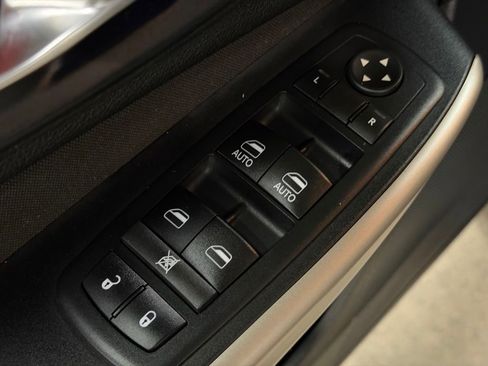 Used 2017 Jeep Cherokee Latitude w/ Cold Weather Group image 26