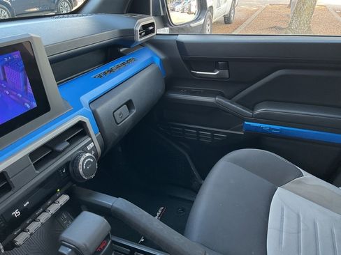 Used 2025 Toyota Tacoma SR5 image 37