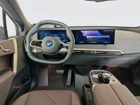 Used 2025 BMW iX xDrive50 image 28
