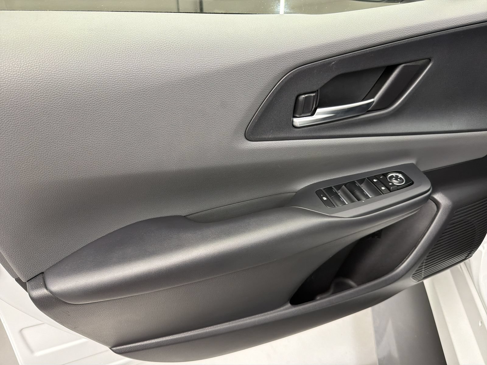 Certified 2025 Toyota Prius XLE FWD image 10