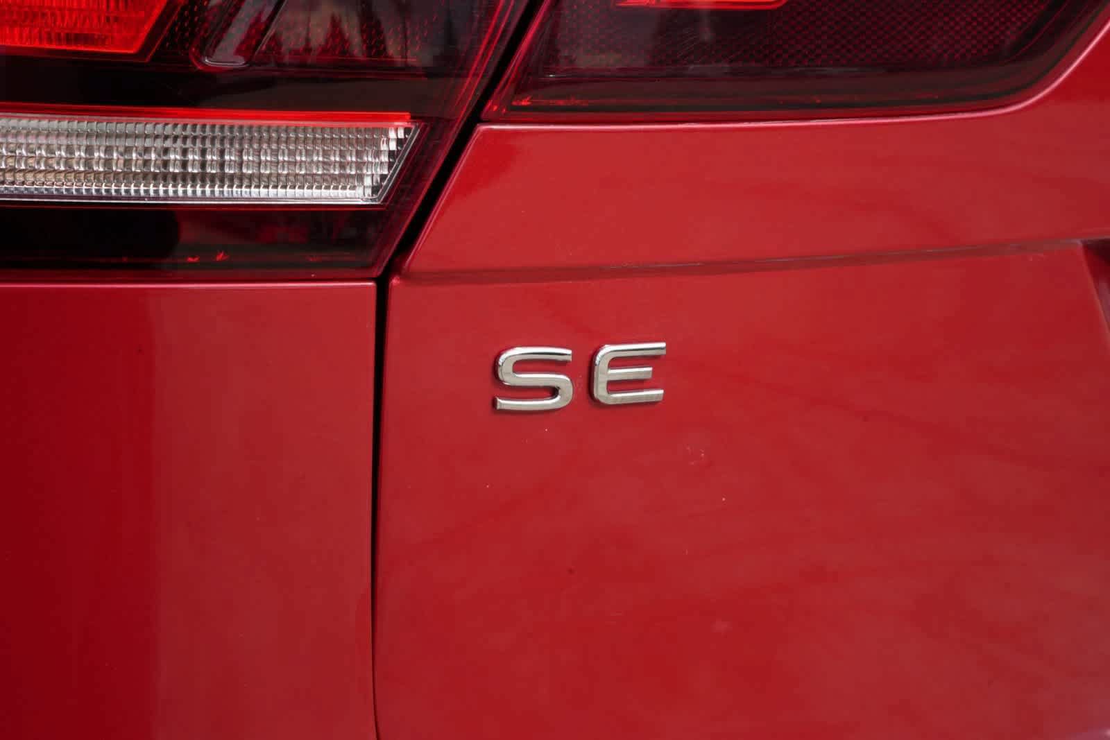 Used 2022 Volkswagen Tiguan SE AWD/4WD image 19