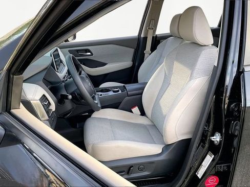 Used 2023 Nissan Rogue SV image 15