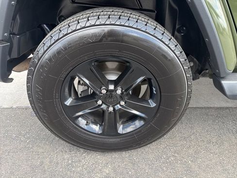 Certified 2020 Jeep Wrangler Unlimited Sahara image 33