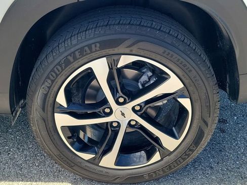 Certified 2024 Chevrolet Trax RS w/ Driver Confidence Package image 8