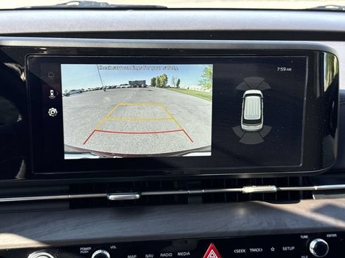 Used 2024 Kia Carnival EX FWD image 5