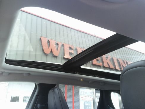 Used 2019 Jeep Cherokee Limited w/ Luxury Group image 16