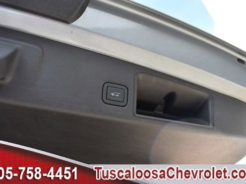 Used 2024 GMC Terrain SLE w/ Driver Convenience Package image 9