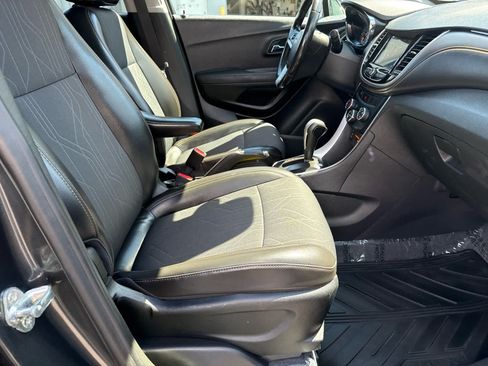 Used 2019 Chevrolet Trax LT w/ Driver Confidence Package AWD/4WD image 12