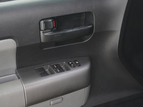 Used 2010 Toyota Sequoia SR5 AWD/4WD image 22