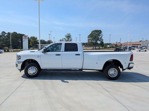 New 2025 RAM 3500 Tradesman AWD/4WD image 4