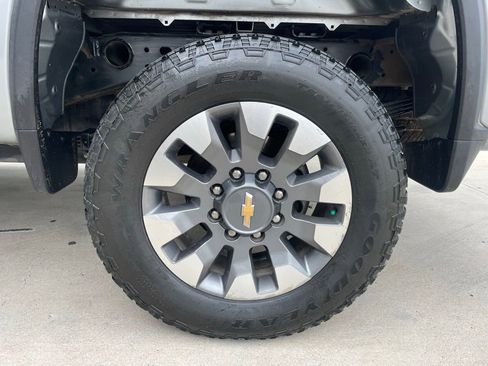 Used 2024 Chevrolet Silverado 2500 Custom w/ Custom Value Package AWD/4WD image 17