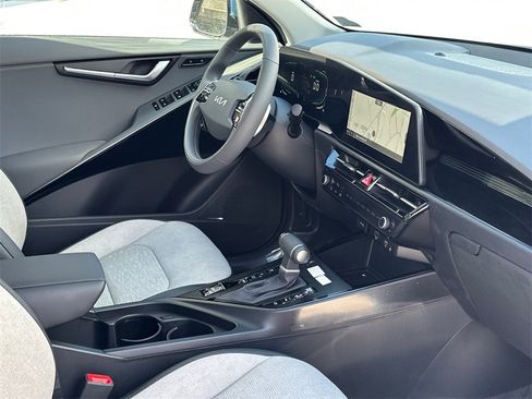 New 2025 Kia Niro SX image 13