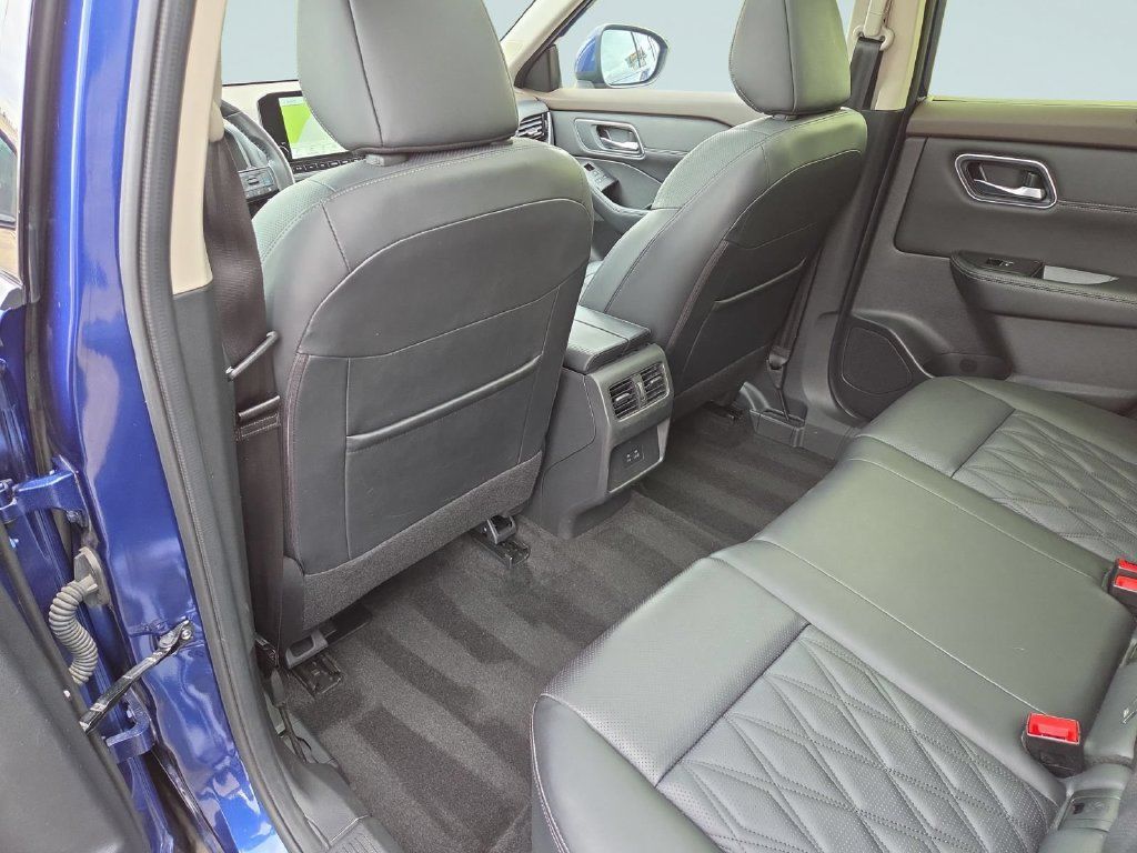 Used 2023 Nissan Rogue Platinum AWD/4WD image 25