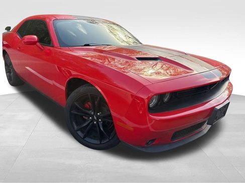 Used 2018 Dodge Challenger SXT w/ Blacktop Package RWD image 5