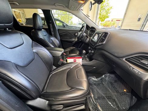 Used 2020 Jeep Cherokee Latitude Plus w/ Cold Weather Group AWD/4WD image 50