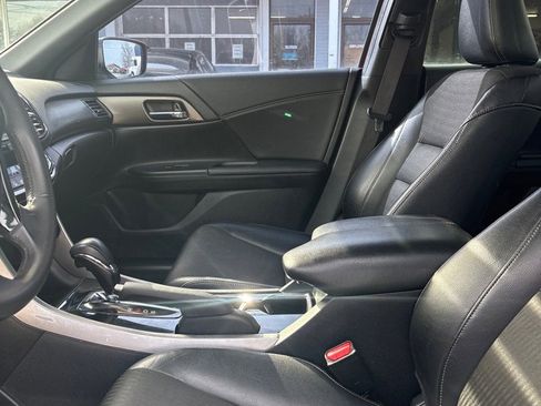 Used 2017 Honda Accord Sport image 8