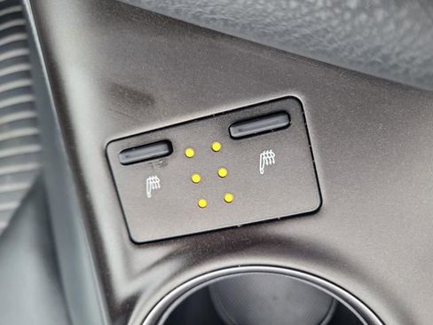 Used 2024 Toyota Camry SE image 6