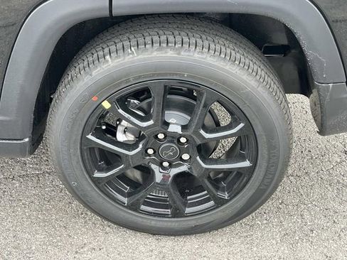 New 2026 Jeep Compass Latitude image 11