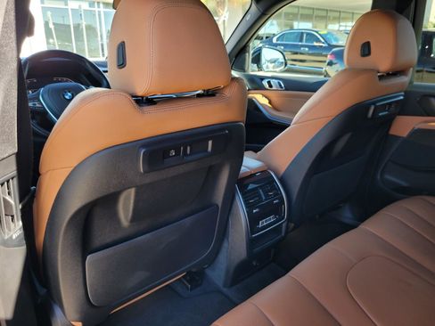 Used 2022 BMW X5 xDrive40i w/ Premium Package image 29