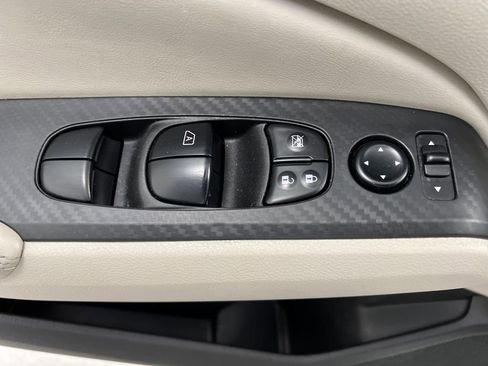 Used 2024 Nissan Altima 2.5 SV FWD image 11