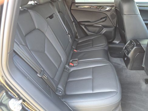 Certified 2023 Porsche Macan AWD/4WD image 19