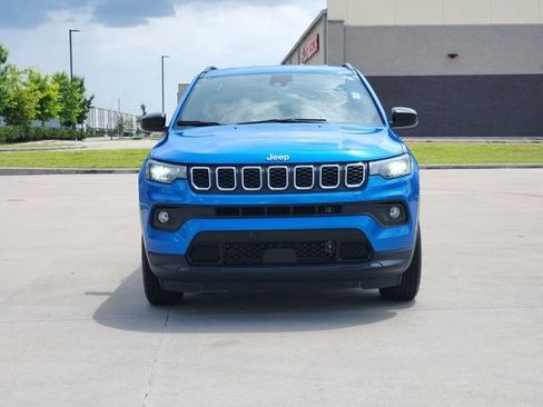 Used 2024 Jeep Compass Latitude AWD/4WD image 2