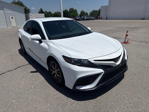 Used 2023 Toyota Camry SE FWD image 2