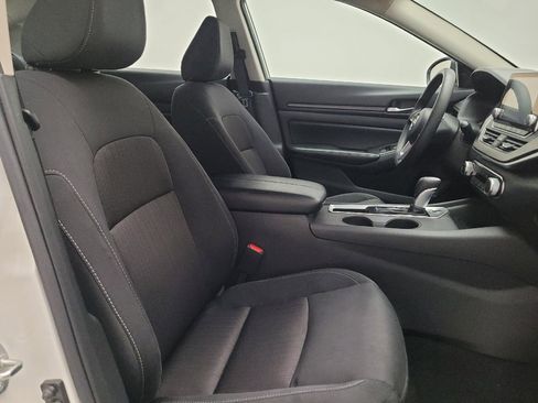 Used 2025 Nissan Altima 2.5 SV FWD image 21