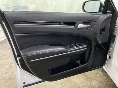 Used 2019 Chrysler 300 S image 27
