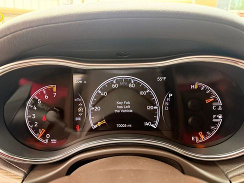 Used 2018 Jeep Grand Cherokee Overland AWD/4WD image 15