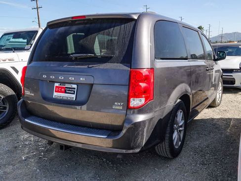 Certified 2019 Dodge Grand Caravan SXT image 9
