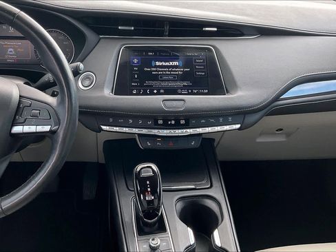 Used 2023 Cadillac XT4 Luxury w/ Cold Weather Package image 7