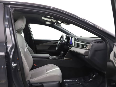 Used 2025 Toyota Camry SE image 11