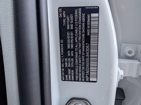 Certified 2025 Porsche Macan S AWD/4WD image 29