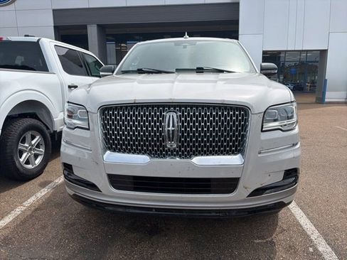Used 2023 Lincoln Navigator L Reserve image 3